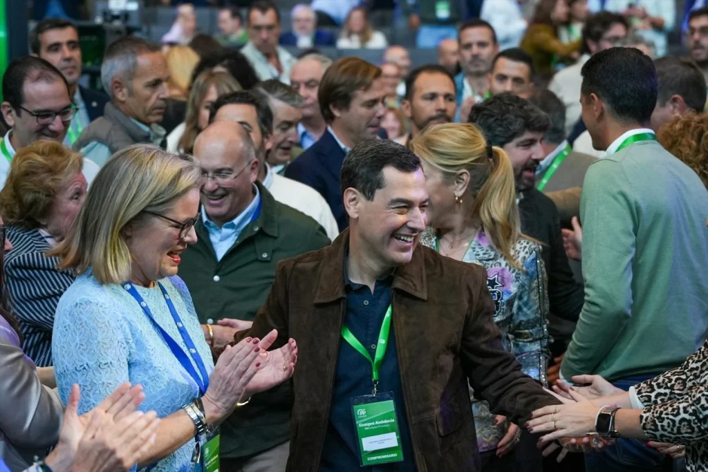 El PP exhibe músculo en Andalucía: Tellado fulmina al PSOE por corrupción y ensalza el "liderazgo bien entendido" de Moreno 2 Moncloa EuropaPress 7085596 presidente junta andalucia juanma moreno secretario general pp miguel Moncloa