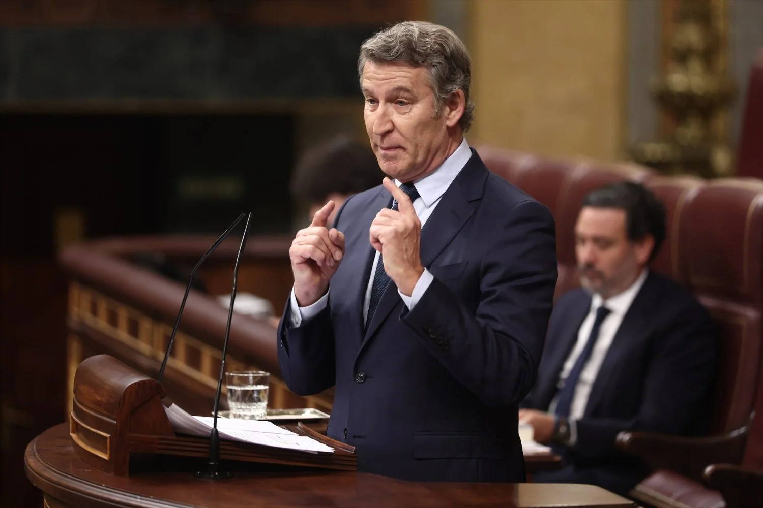 El presidente del Partido Popular, Alberto Núñez Feijóo, interviene durante una sesión de control al Gobierno, en el Congreso de los Diputados, a 12 de noviembre de 2025, en Madrid (Fuente: Agencias).