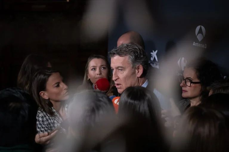 Defensa activa de los jueces por parte de Feijóo para desgastar a Sánchez y su entorno
