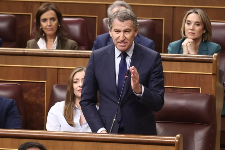 Feijóo arremete contra Sánchez en el Congreso: «La cloaca es Ferraz y usted la llevó a Moncloa»