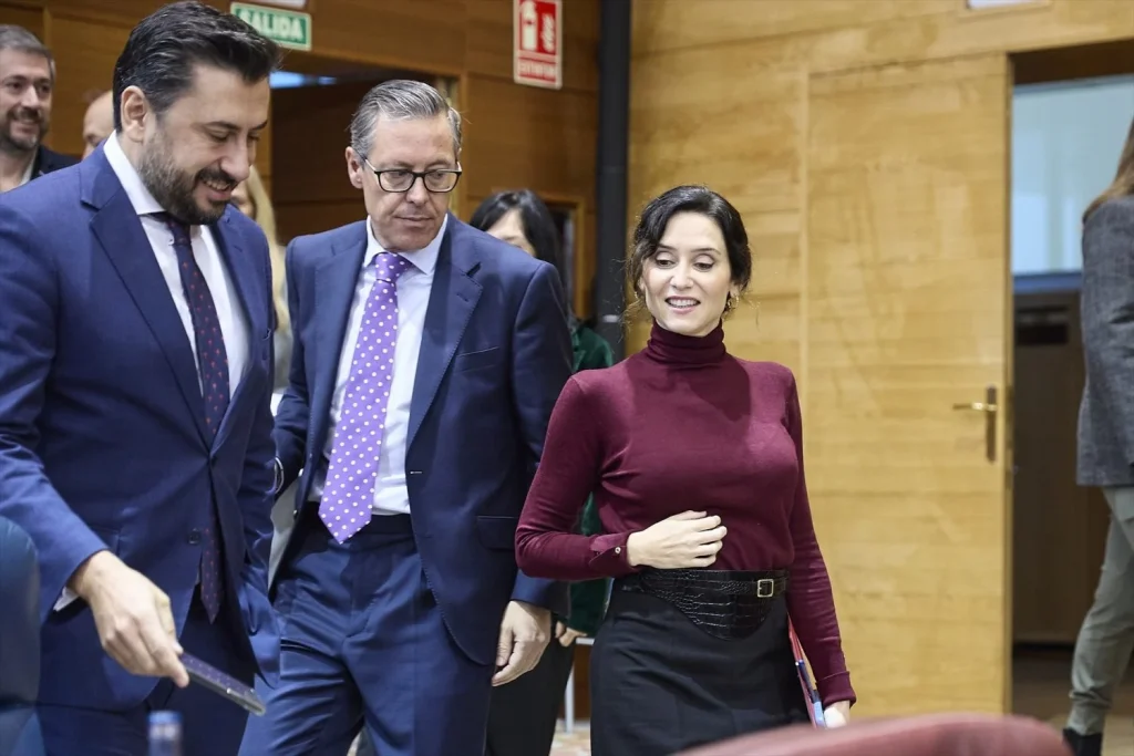 Ayuso carga contra el "guerracivilismo" y la "corrupción": "Democracia es mirar para adelante" 1 Moncloa EuropaPress 7112354 presidenta comunidad madrid isabel diaz ayuso llegada pleno asamblea madrid 1 Moncloa