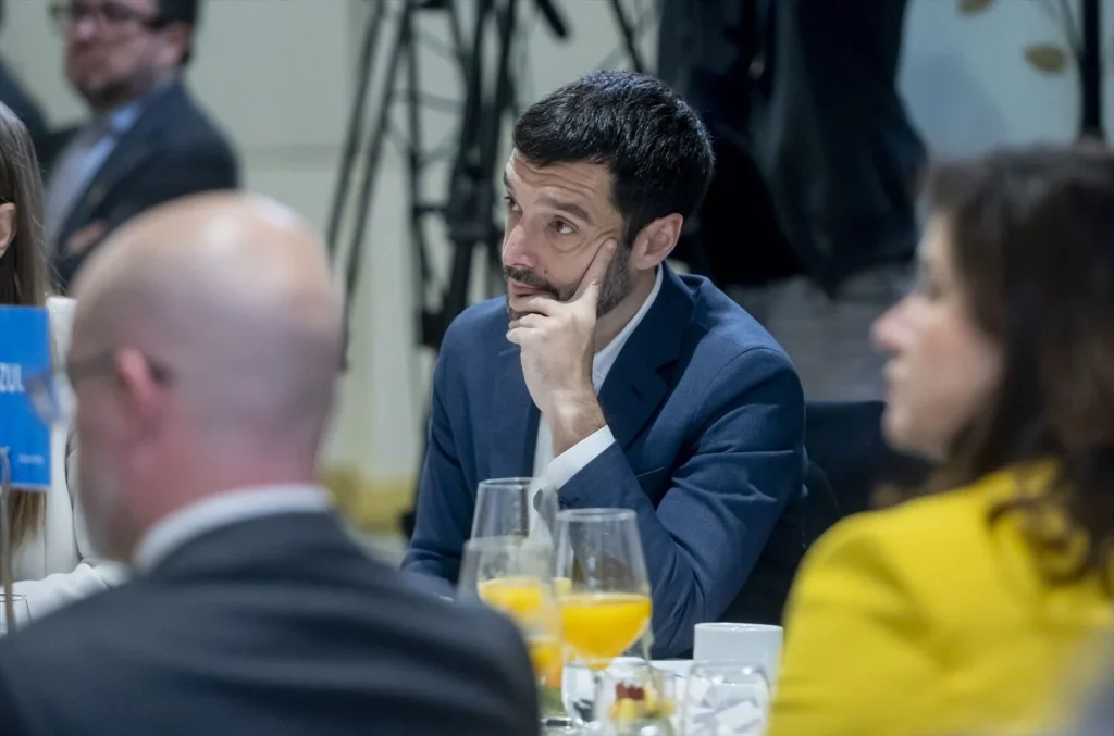 Pablo Bustinduy, ministro de Consumo: "La vivienda es un derecho secuestrado" 1 Moncloa EuropaPress 7122111 ministro consumo agenda 2030 pablo bustinduy desayuno informativo Moncloa