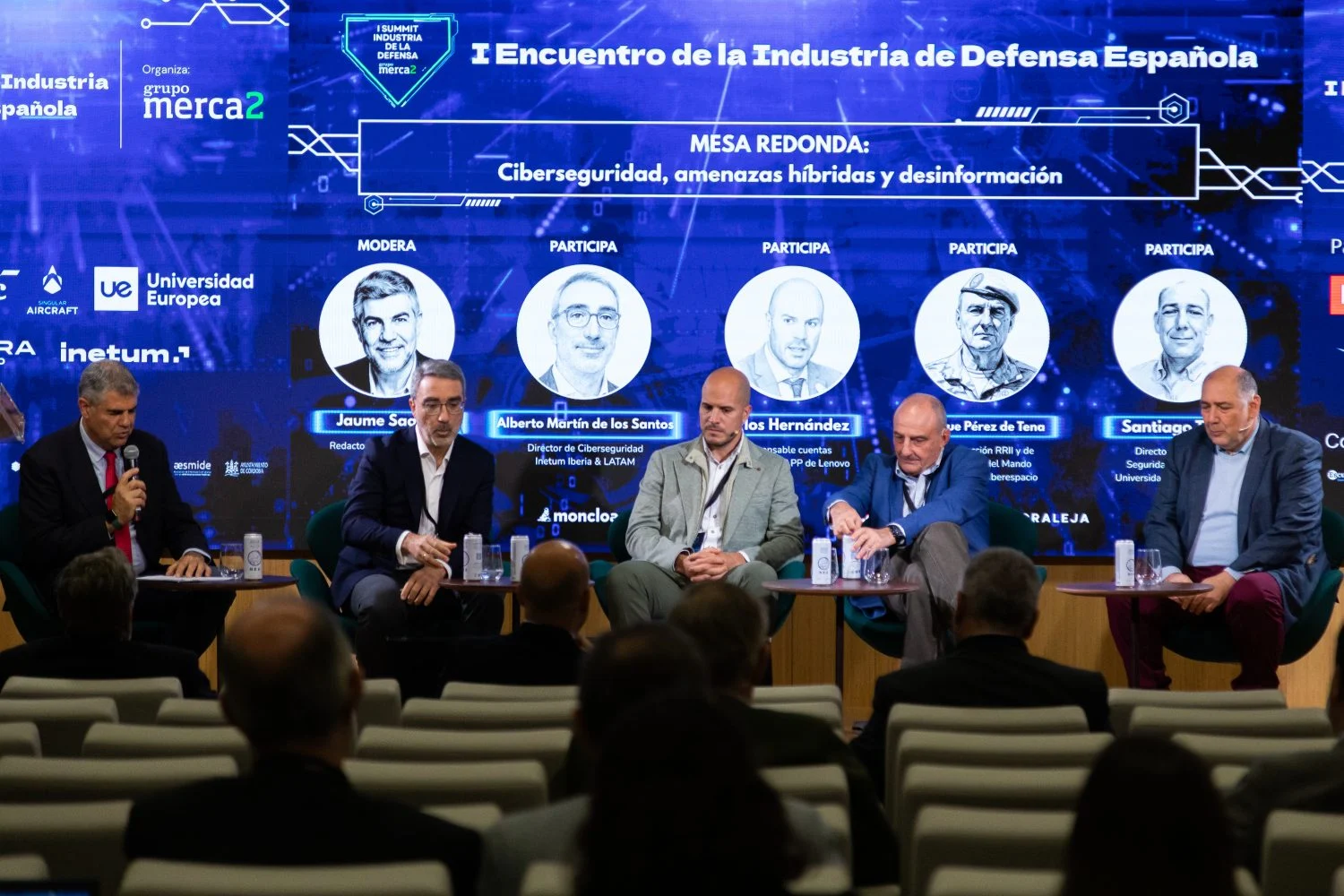Jaume Sagales, redactor, modera la mesa de Alberto Martín (INETUM), Carlos Hernández (LENOVO), Enrique Perez de Tena (Mando Conjunto de Ciberespacio), Santiago Torres (Universidad Europea), en el el I Encuentro de la Industria de Defensa Española