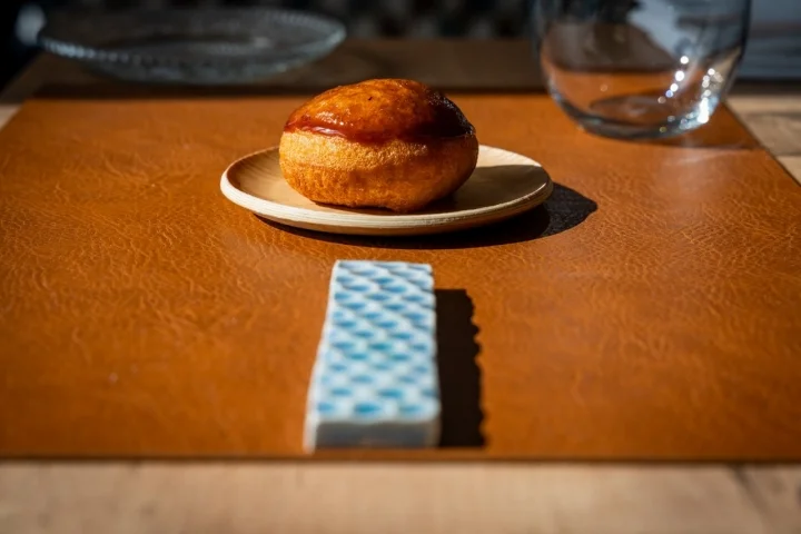 Miramos hacia el futuro para analizar si el modelo que tiene estrella Michelin y el menú no llega a 70 euros: así es Ochando es sostenible en el tiempo ante la inevitable subida de la fama y la presión del mercado. Fuente: Freepik 
