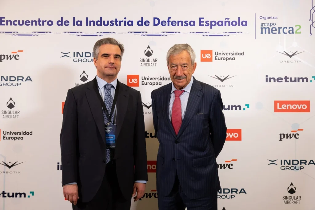 D. Rafael Coloma, D. Rafael Coloma, Subdirección General de Comercio Internacional de Defensa, y Gerardo Sánchez Revenga, Presidente de Aesmide