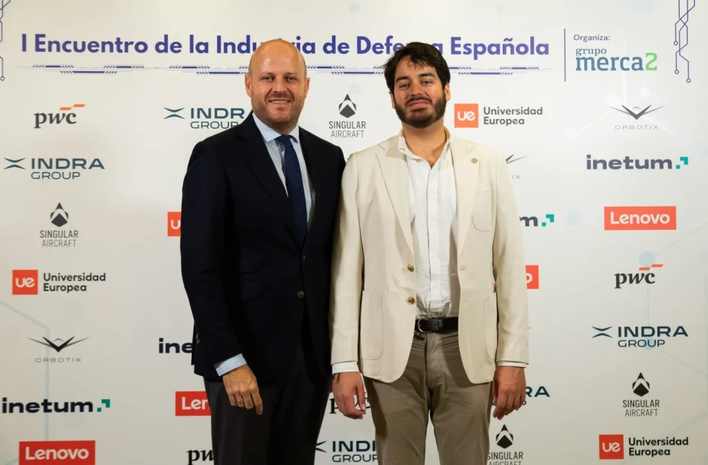 Sergio Herraez, Director General Comercial de Grupo Merca2, y Juan Carlos Fuster, Director de Marketing de Lenovo