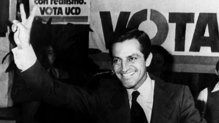 Historia: Legalización del PCE, Suárez desafía a los militares, la legalidad comunista y las tensiones de la Transición Española