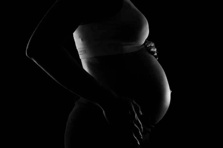 La Dra. Bianca Granados, psiquiatra perinatal, aborda la salud mental durante el embarazo, el posparto y la lactancia