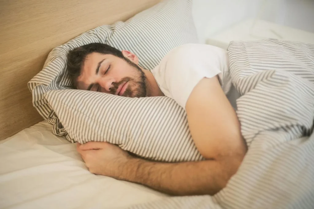 El sueño, el estrés y las relaciones son los pilares invisibles de la longevidad