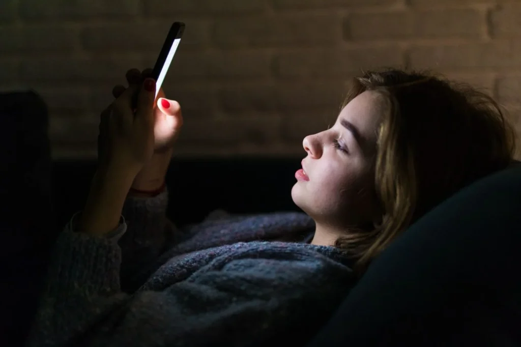 La melatonina, las pantallas y la biología del descanso