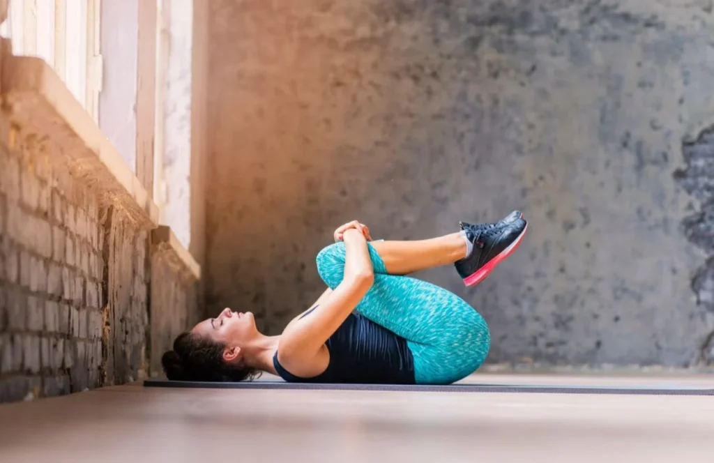 Crunch de pie: una forma diferente de activar el abdomen