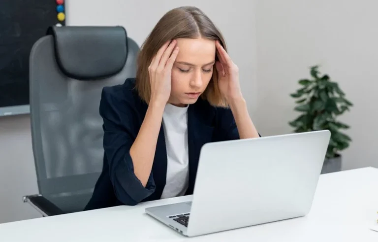 El estrés laboral afecta ya a 1,5 de cada 4 españoles y estos son sus motivos