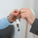 Alquilar sin dinero ya no es imposible: así operan los minicréditos para fianza (opciones rápidas y sin comisiones)