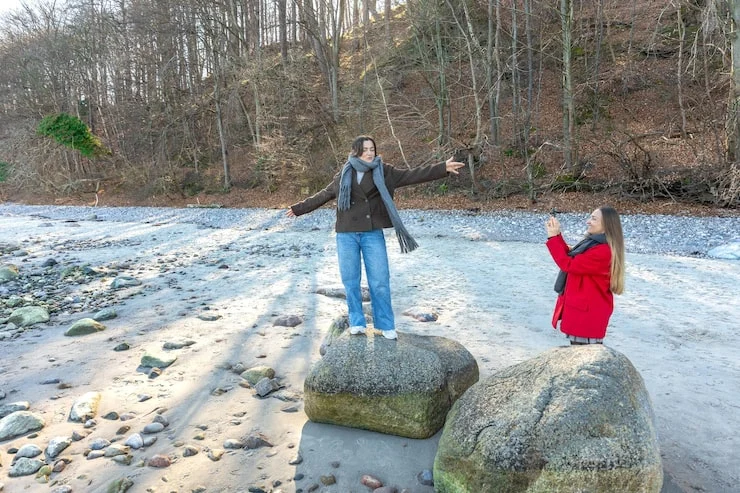 Si cada invierno te vuelves insoportable, puede que sufras el “efecto Drácula” sin saberlo 1 Moncloa La ciencia explica cómo el efecto Drácula altera tu química cerebral dejándote sin energía y con el ánimo por los suelos. Fuente: Freepik
