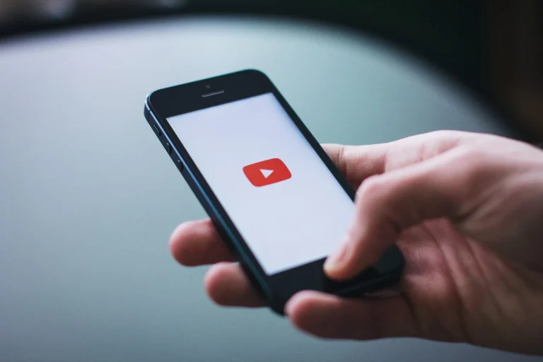 ¿Cansado de los anuncios de YouTube? Mónica Fernández (28), informática, explica el paso a paso para disfrutar de tu música favorita sin interrupciones