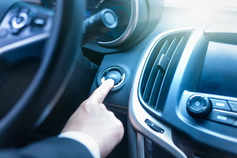 ¿Crees que aparcas bien? La posición P está arruinando tu coche y nadie te lo había contado hasta ahora