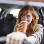 Lucía Prieto (52), agente DGT, advierte: «Si conduces por la A6 antes del café, tu seguro puede dejarte tirado en 2026: sólo este papel lo evita»