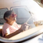 La DGT endurece sus criterios: las causas que dejan sin carnet a los mayores de 85 en 2026