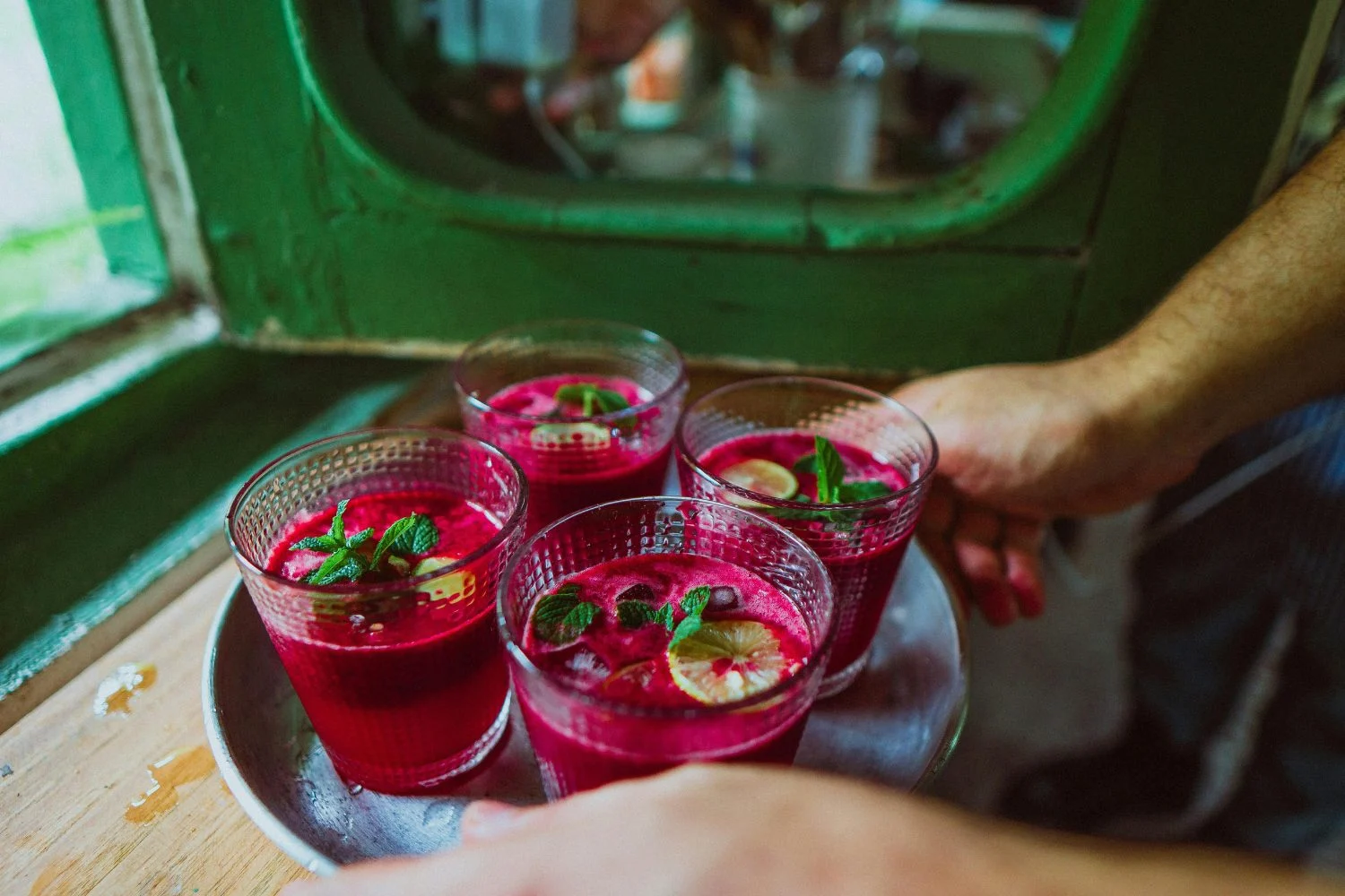 “Lo mejor para cuidar tus riñones son los hábitos preventivos”, revela el Dr. Manolo Alcalá (45), nefrólogo, junto con la receta de una bebida depurativa