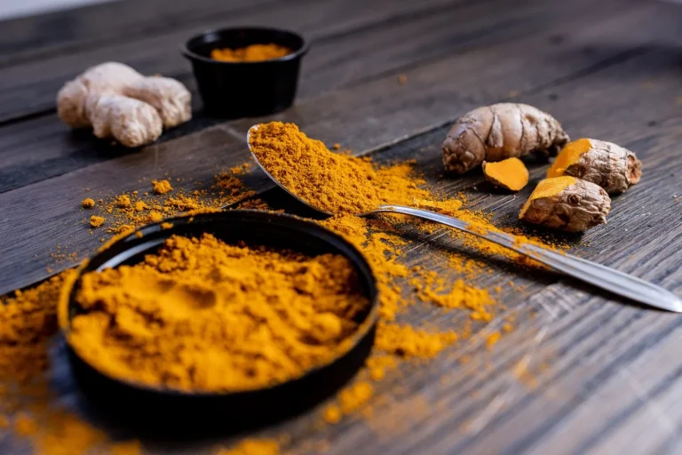“Después de conocer estos 5 beneficios de la cúrcuma, te olvidarás de los fármacos”: Dra. Rebeca Gómez (39), nutricionista, explica cómo integrarla en la dieta