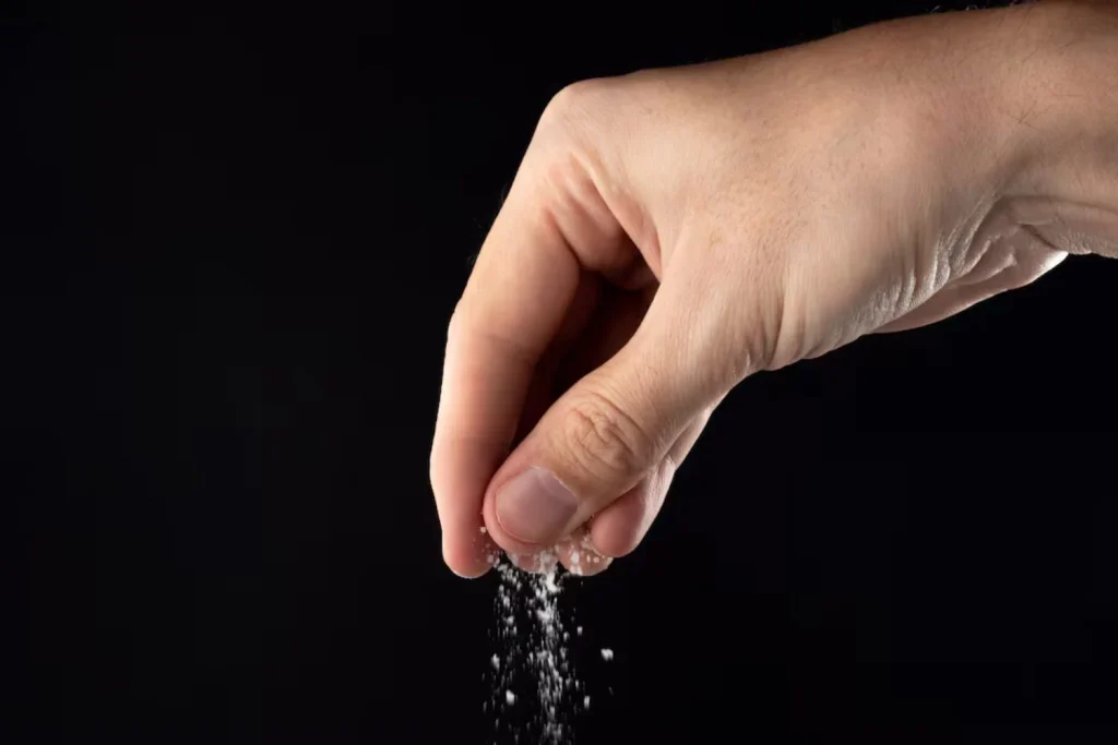 Dra. Sandra Moreno (41), nutrióloga de élite: "Esta es la única dieta que te permite bajar de peso sin complicaciones antes de Navidad" 2 Moncloa Eliminar la sal de la dieta es otro error que debes evitar