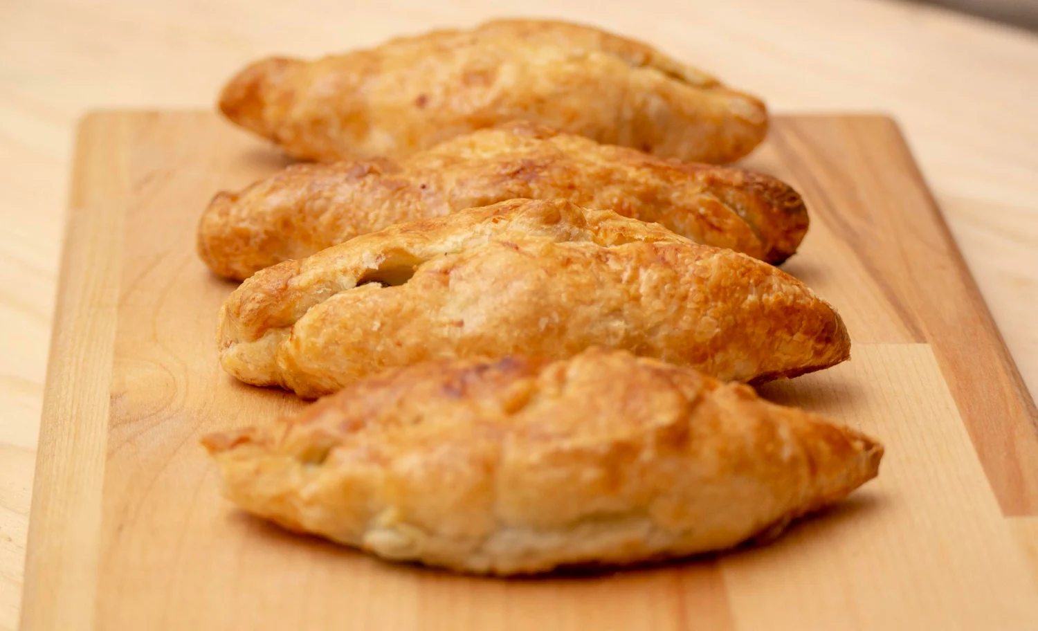Así se hacen las empanadillas de atún tradicionales, el paso a paso que tu abuela nunca te contó