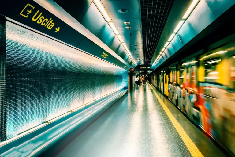 “España ha perdido contra la anarquía”: Gabriel Peña (41), abogado, explica cómo debes actuar ante las nuevas modalidades de ataques y robos en el Metro