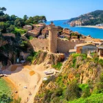 “Llevo tres años viviendo en España y no dejo de impresionarme por sus paisajes”: Alex Villegas (29), guía turístico, comparte la maravilla de los castillos medievales