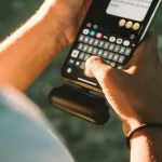 Saúl Castillo (29), hacker ético: “La estafa comienza como un SMS pidiendo ‘vota por mi hijo’ y terminas entregando tus datos personales”