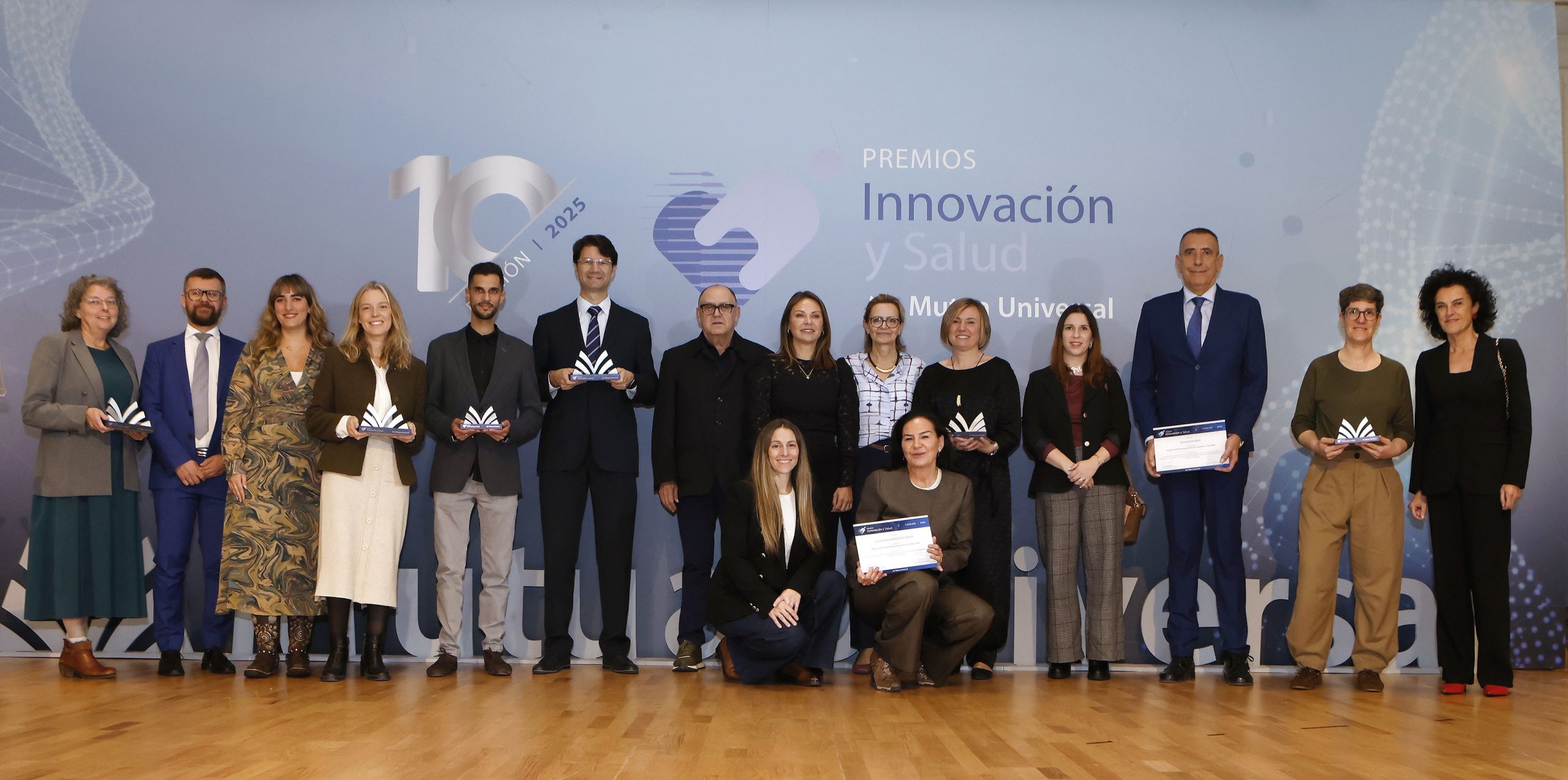 Los X Premios Mutua Universal reconocen las prácticas más innovadoras aplicadas a la salud laboral 1 Moncloa foto premiados scaled Moncloa