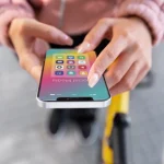 Ana Beltrán (33), experta en iOS: “Si instalaste iOS 18.5, tu batería se muere porque tú lo permites: cambia este ajuste ya”