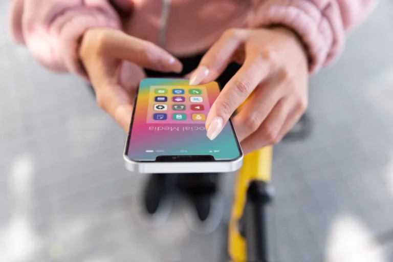 Ana Beltrán (33), experta en iOS: “Si instalaste iOS 18.5, tu batería se muere porque tú lo permites: cambia este ajuste ya”