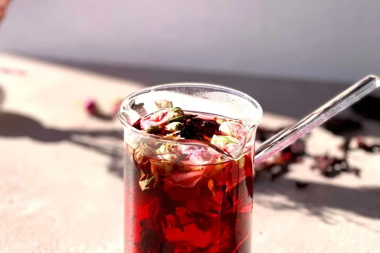 «Infusionar mal el té de hibisco es perder el tiempo»: Dra. Sandra Estrada (45), nutricionista, revela el método correcto para aprovechar sus beneficios