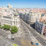 De la ciudad al paraíso: el ingeniero que rompió el molde con un cambio brutal de vida y sueldo: “Con 1.500€ soy millonario comparado con 80.000€ en Madrid”