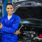 Tu coche está siendo destruido mientras duermes: lo que revela un mecánico sobre los autos aparcados que asusta