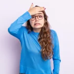 Descubren que el cerebro no envejece de forma lineal: estas son las cinco etapas cruciales