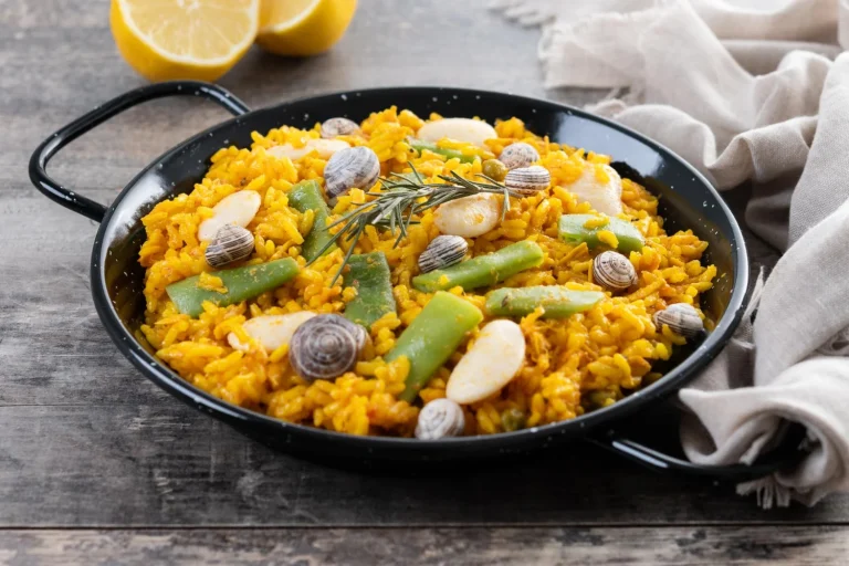 Todo lo que no sea esto no es paella valenciana: la receta canónica y sus 10 ingredientes
