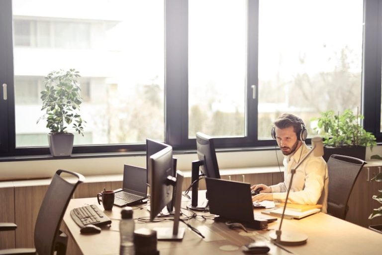 Gi Group busca a más de 100 agentes telefónicos con dominio de idiomas para trabajar en toda España