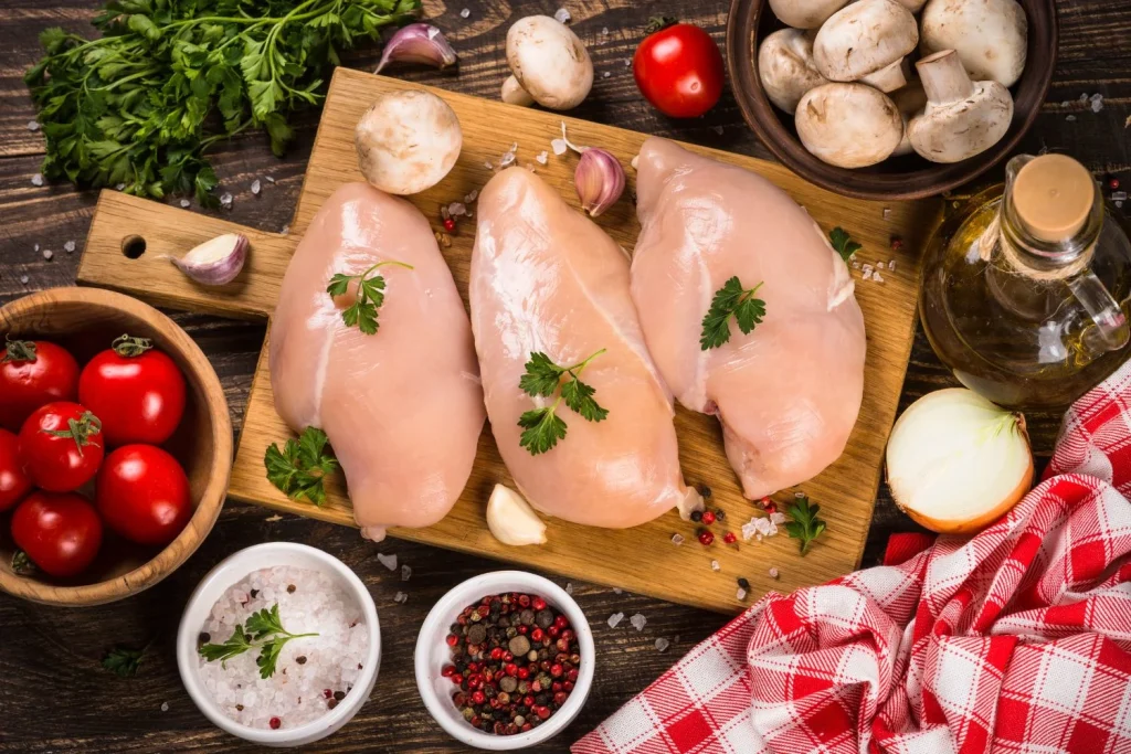 Carla Romero (29), chef nutricional, comparte la receta viral de las brochetas de pollo: “Comer saludable no significa que sacrifiques el sabor” 1 Moncloa Receta viral de las brochetas de pollo: la receta perfecta para la dieta