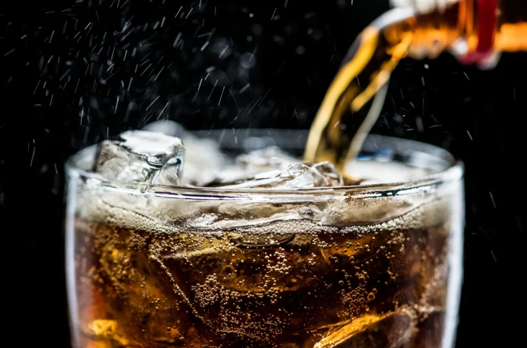 Dr. Laura Méndez (49), endocrinóloga: «Ese refresco diario es lo que dispara la diabetes en 3 de cada 10 adultos. Olvídate de él hoy o en un año es irreversible.»