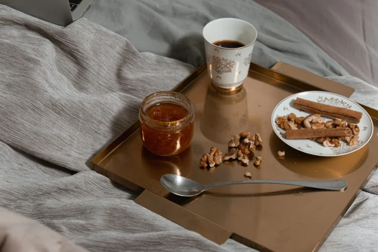“Solo basta una taza de este café especiado para mantener las enfermedades a raya”: Dra. Ana Pulido (52), experta en medicina holística, comparte la receta