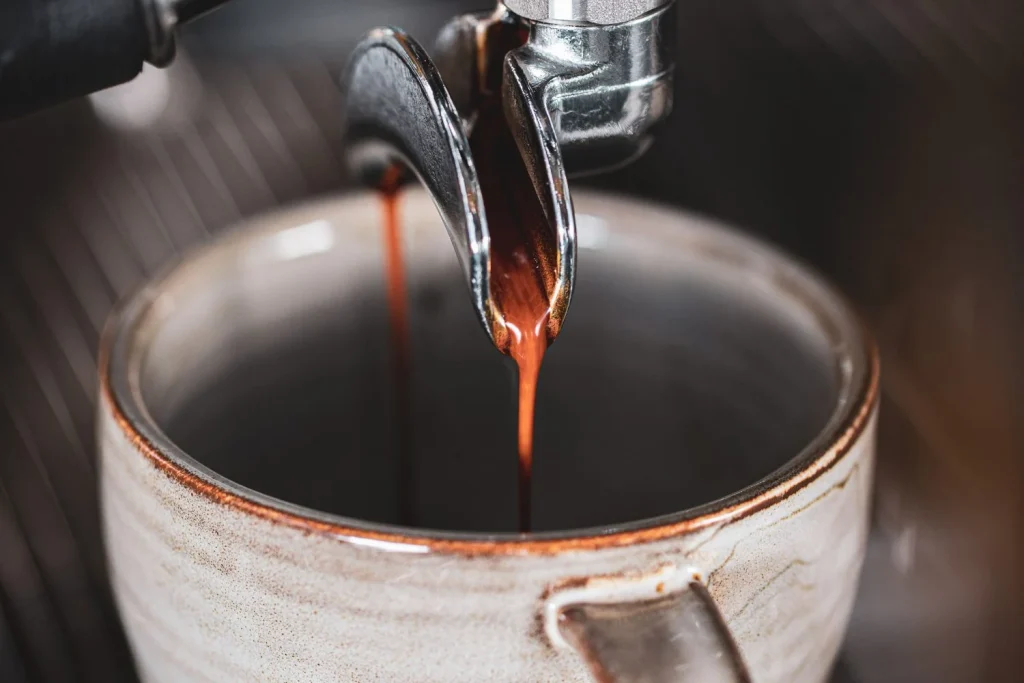 “Solo basta una taza de este café especiado para mantener las enfermedades a raya”: Dra. Ana Pulido (52), experta en medicina holística, comparte la receta 4 Moncloa Errores con el café que desmejoran tu salud