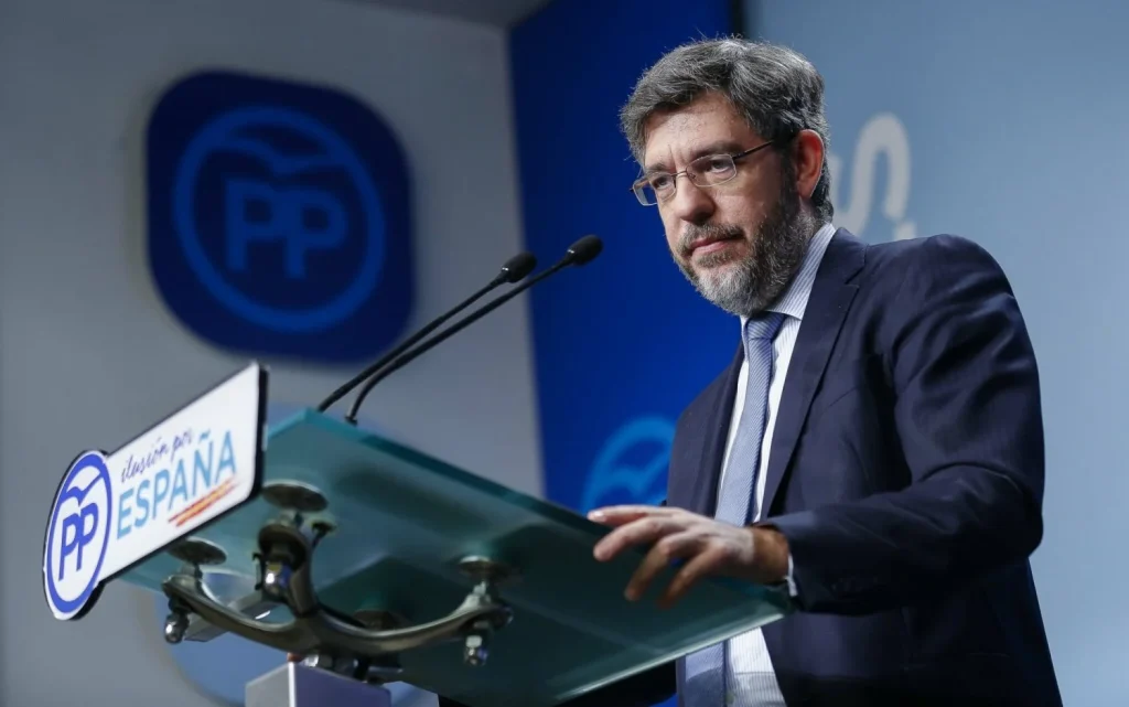 u2a1955 2048x1282 1 Moncloa