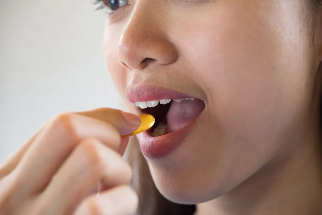 Ahora que sabes que la clave para no resfriarte puede estar en la vitamina D, la siguiente pregunta es obvia: ¿cómo conseguirla? Fuente: Freepik 
