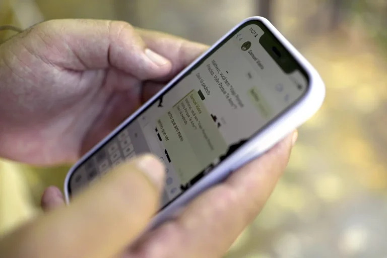 «No importa si tu WhatsApp tiene contraseña, igual se pueden filtrar los archivos»: Noel Cásares (41), ingeniero, revela cómo evitar que reenvíen tus chats