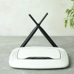 Marcos Pardo (45), técnico de redes: “Tu WiFi apesta porque tienes el router en el suelo: muévelo ya.”