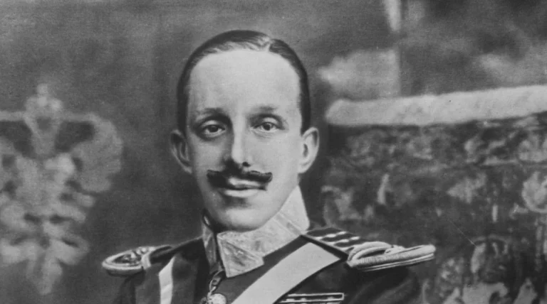 La bomba en el ramo de flores que casi mata a Alfonso XIII el día de su boda: 23 muertos en la calle Mayor de Madrid