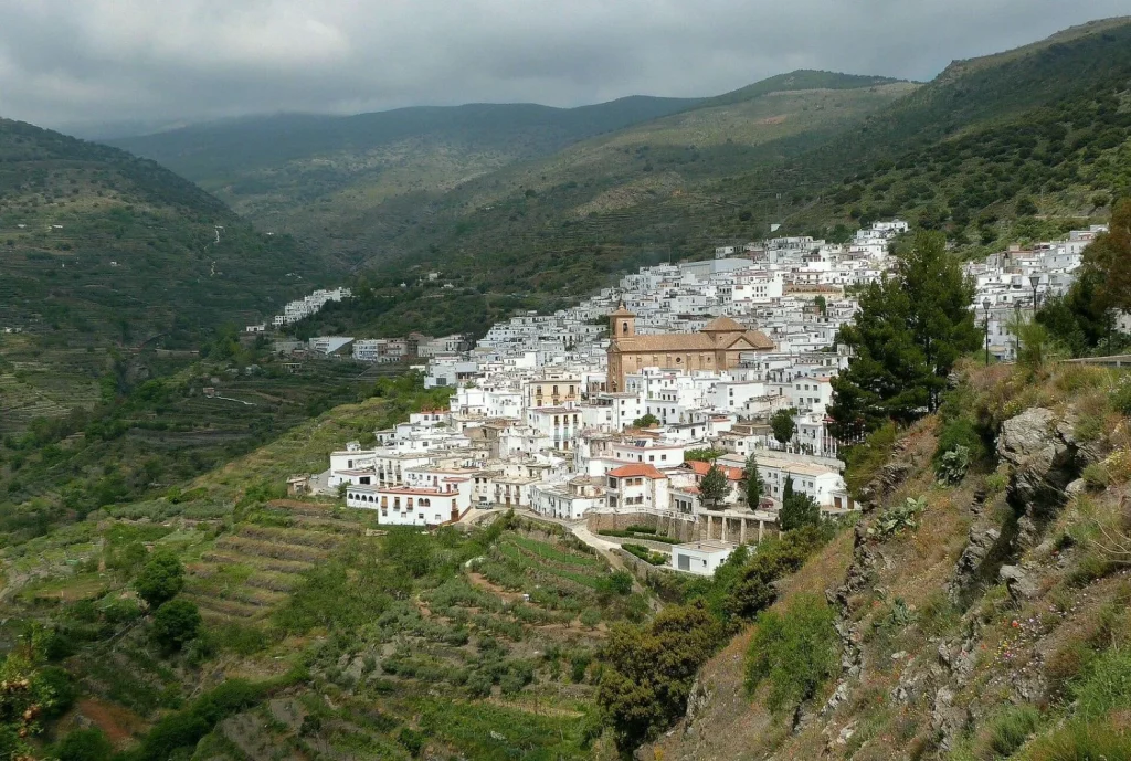 La Alpujarra, calma entre montañas y pueblos blancos