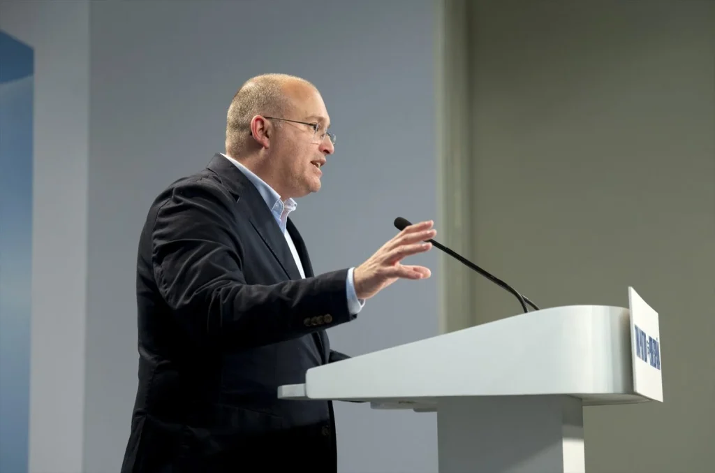 El Partido Popular denuncia el "vacío moral" de Sánchez tras la tragedia de Adamuz 3 Moncloa El secretario general del PP, Miguel Tellado, ofrece declaraciones a la prensa durante el seguimiento de la noche electoral con motivo de las elecciones autonómicas en Extremadura, en la sede nacional del Partido Popular, a 21 de diciembre de 2025, en Madrid (Fuente: Agencias)