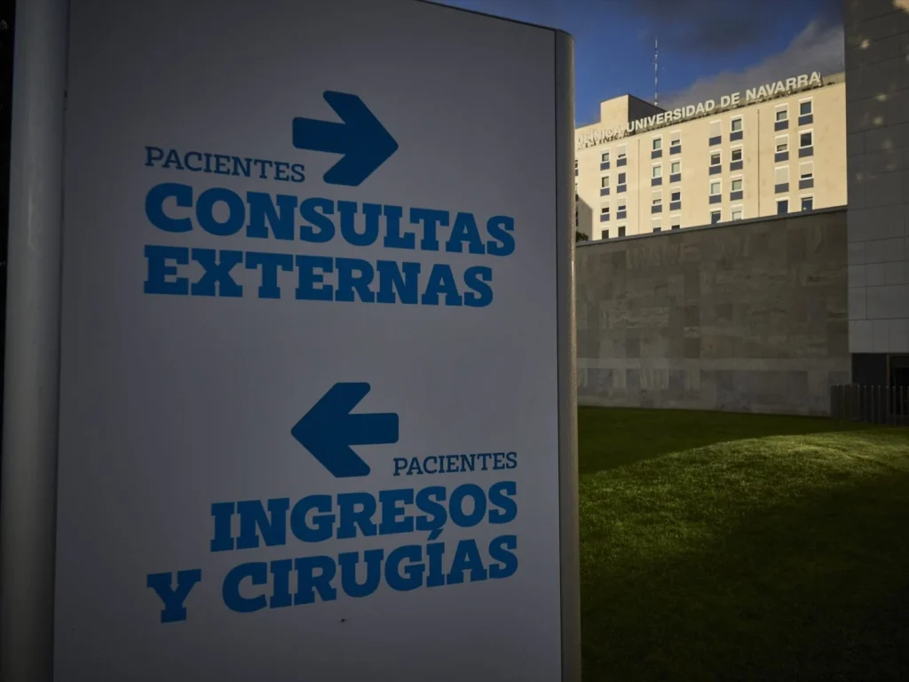 El INSS presiona al enfermo: 4 minutos para negar incapacidades y forzar altas laborales 1 Moncloa EuropaPress 3424292 panel informativo zonas exteriores pertenecientes centro investigaciones Moncloa